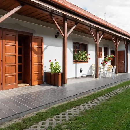 Nyugalom Guest house *