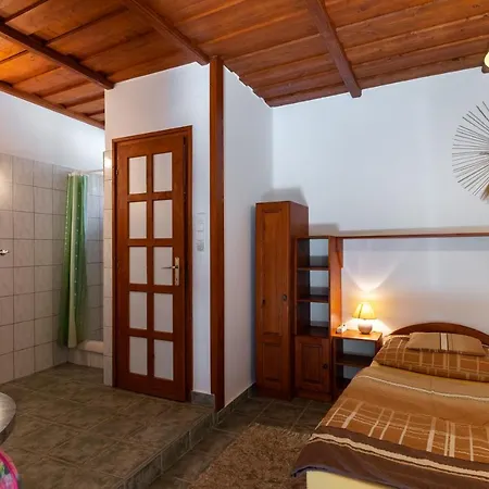 Nyugalom Guest house *